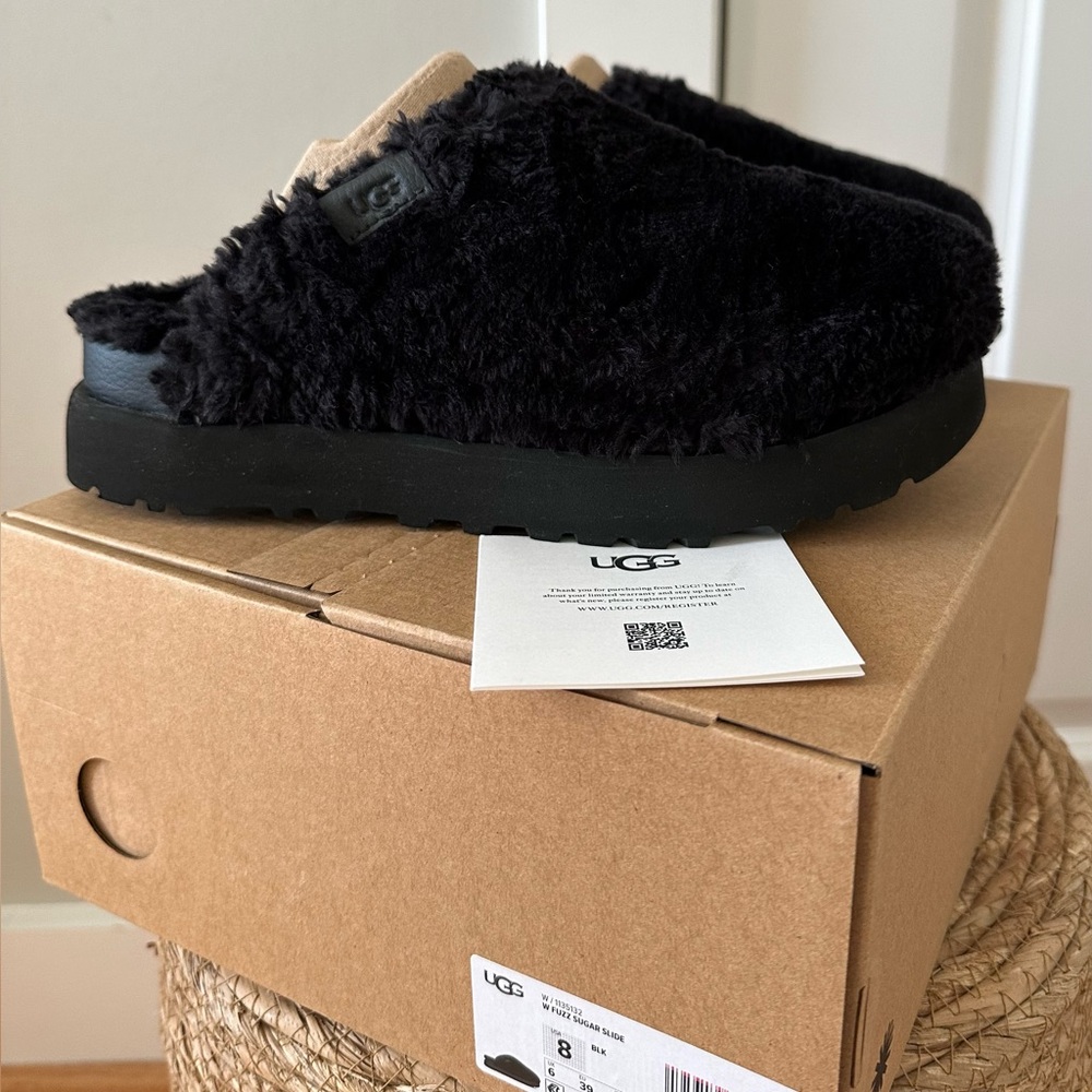 UGG Fuzz Sugar Slide, Plant-based plush slippers - Sz: 8, Black, Like New!